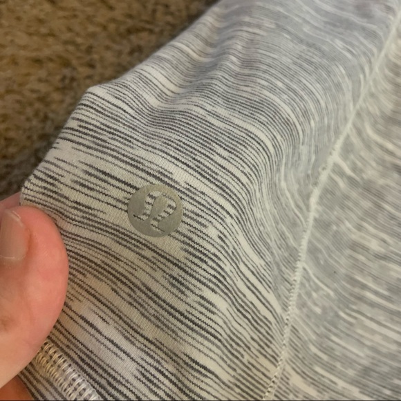 Lululemon tank top size 4 - Picture 3 of 4